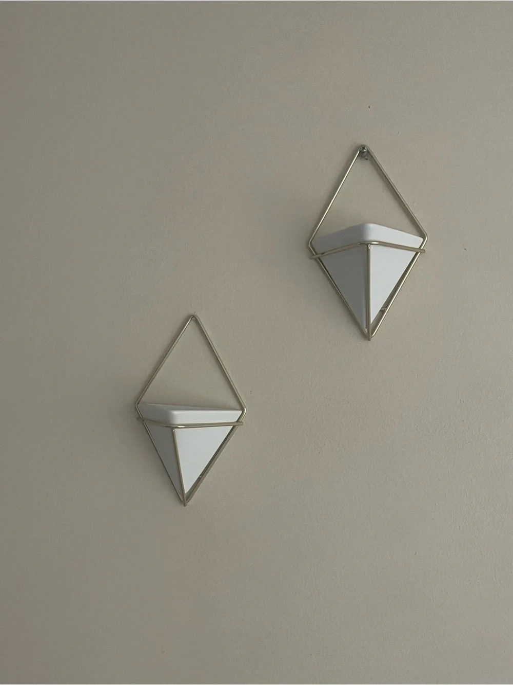 Hardly Used: Umbra 262800 Trigg Hanging Planter & Geometric Wall Decor Set of 4